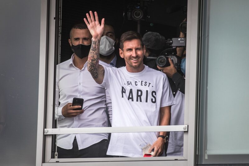 Lionel Messi saapui Pariisiin