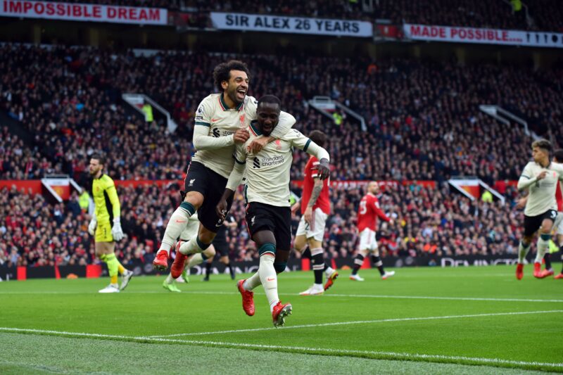 Mo Salah ja Naby Keita tuulettaa Liverpoolin maalia.
