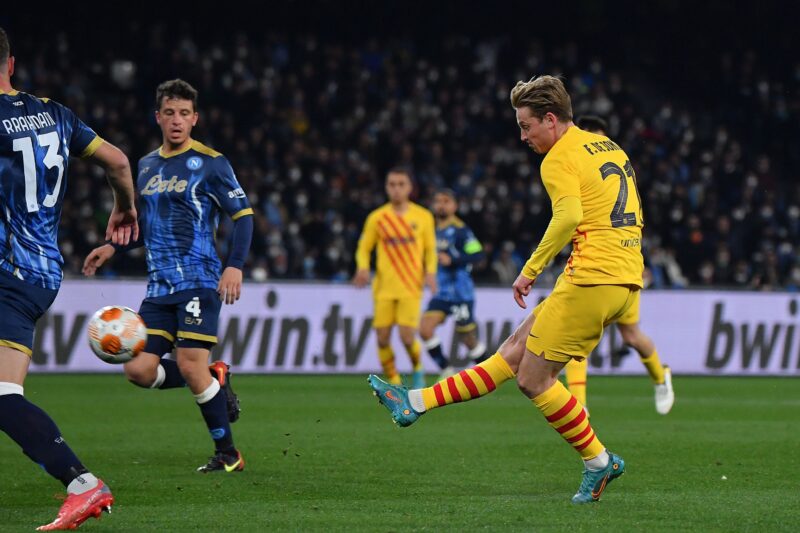 Frenkie de Jong naulasi Barcelonan 2-0 -johtoon Napolissa.