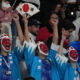 Japanin kannattajat juhlivat voittoa.