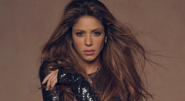 Futari Gerard Piquen exä laulaja Shakira märässä kuvassa: mekko liimautuu kroppaan!