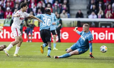 Bayer Leverkusenin laitapakki Jeremie Frimpong onnistui maalinteossa.