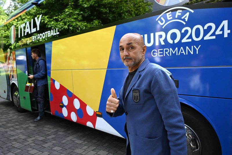 Luciano Spalletti, päävalmentaja, Italia.