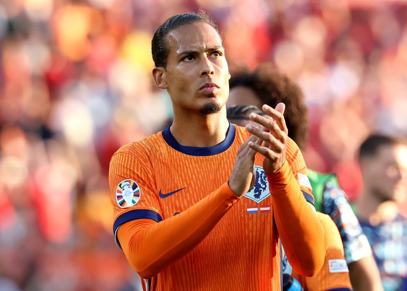 Hollannin kapteeni Virgil Van Dijk