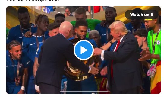 Donald Trump päätyi keskelle Chelsean juhlia